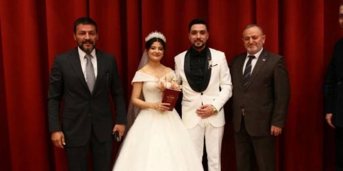 Akyüz ailesinin mutlu günü! Gazeteci Saki Akyüz’ün oğlu Taha Akyüz ve Elif Tüzek ile mutluluğa imza attı