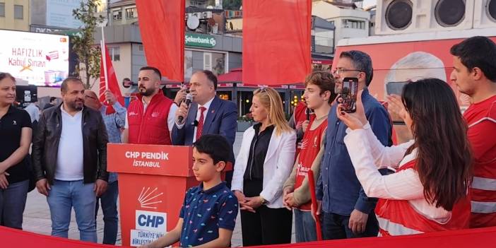 Pendik'de CHP'li gençlerden 19 Mayıs yürüyüşü