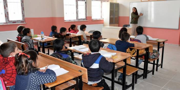 Bakan Tekin'den velileri sevindirecek haber: Okullardaki o, uygulama tarih oluyor!
