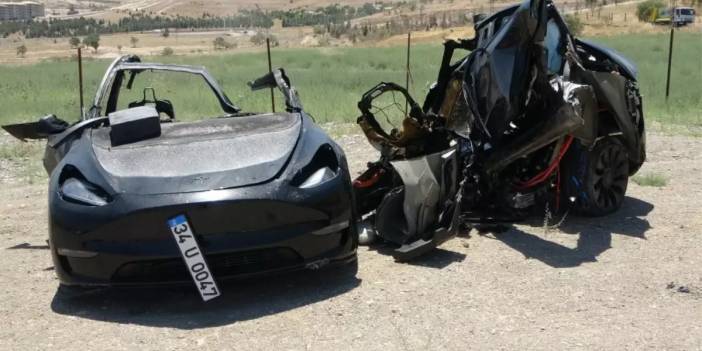 Tesla resmen ikiye bölündü: O kazadan sağ çıkamadılar!