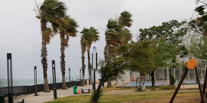 Meteorolojiden kuvvetli rüzgar uyarısı saatte 70 km 'ye çıkacak! 15 Ağustos 2025 hava durumu ve sıcaklık oranları