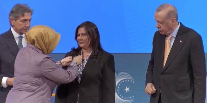 Topuklu efe'ye AK Parti rozeti: 15 Ağustos 2025 gazete manşetleri