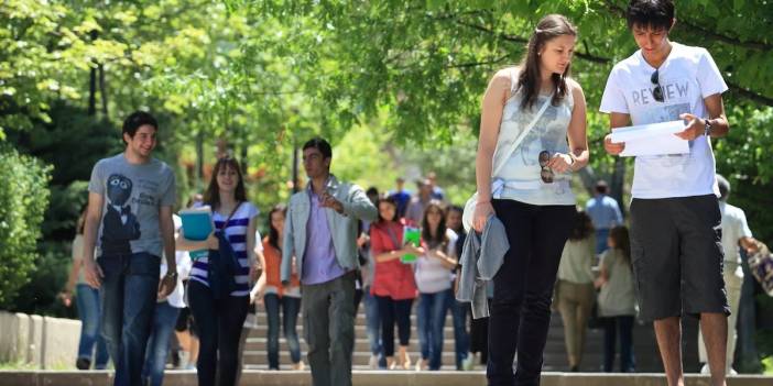 YÖK o tarihleri açıkladı: İşte 2025 üniversite kayıt tarihleri ve e-kayıt işlemleri!