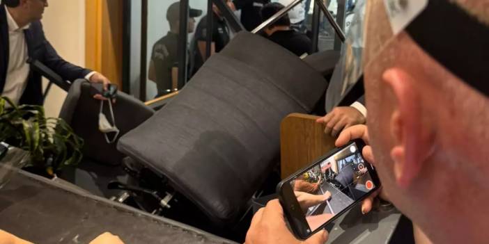 Gürsel Tekin'in girdiği CHP il binasında ortalık karıştı: CHP'li vekiller makam odasına barikat kurdu!