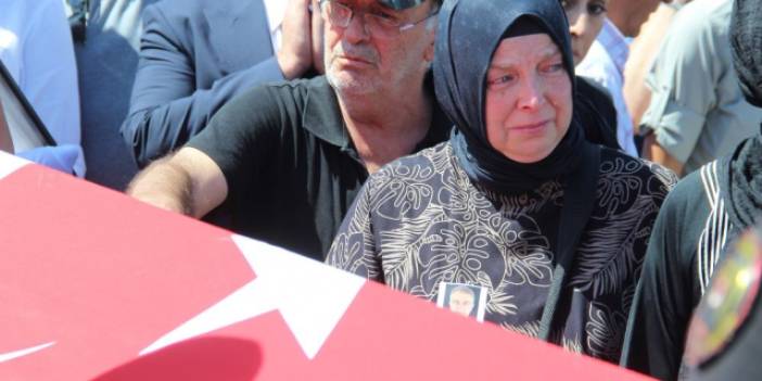 İzmir şehit polislerimizi son yolculuğuna uğurlandı: Şehit ailelerinin perişan olduğu o görüntüler...