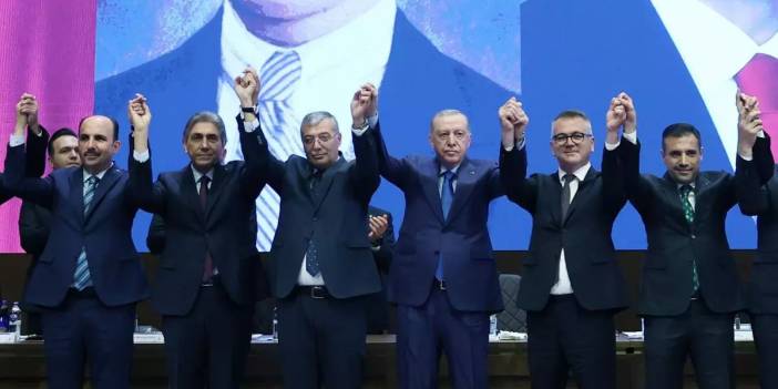Rozetlerini Cumhurbaşkanı Erdoğan taktı: 2 Belediye Başkanı daha AK Parti'ye katıldı!