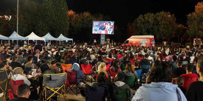 Tuzla’da EuroBasket final heyecanı dev ekranlarda yaşandı