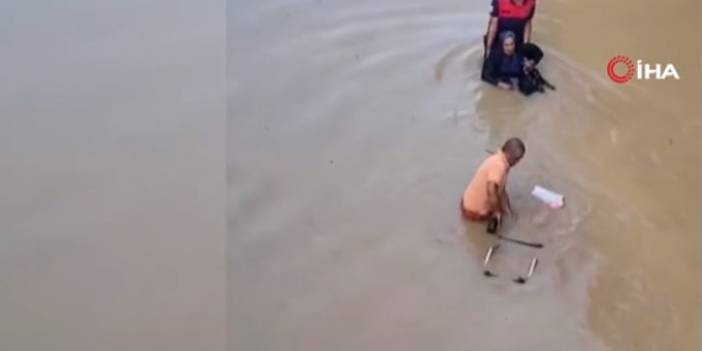 Suyla dolu alt geçitte can pazarı: Suya gömülen engelli yaşlı kadını itfaiye kurtardı