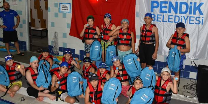 Pendik Belediyesi'nden Cumhuriyet Bayramı'na Özel Yüzme Şenliği...