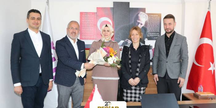 PESİAD, Pendik Merkez ilkokulunu ziyaret ederek Öğretmenler gününü kutladı