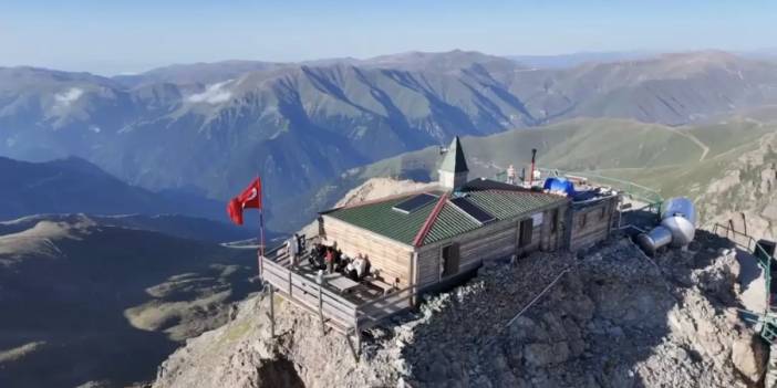 Kırklar Mescidi cayır cayır yandı: Bayburt – Çaykara arasında bulunan maneviyat dolu mekân küle döndü!