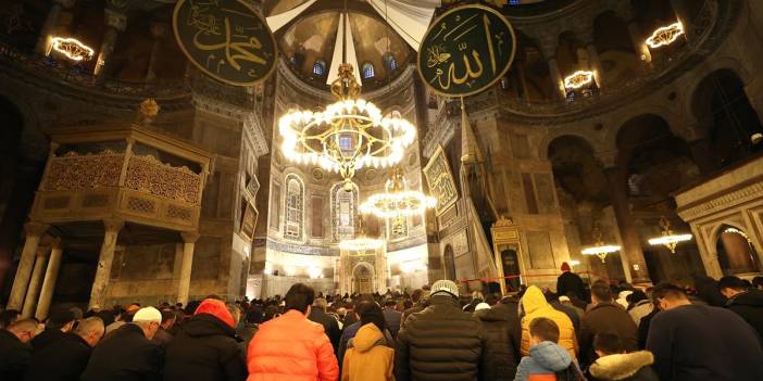 Bu gece eller semâya açılacak: Regaip Kandili nedir, bu özel gecede ne oldu? İşte 2025 yılı Regaip Kandili anlamı ve önemi