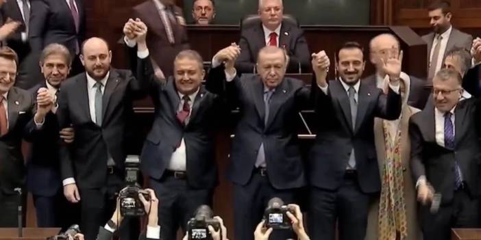 O isimler, tek tek AK Parti’ye geçti: 3 vekilin rozetini Erdoğan elleriyle taktı!