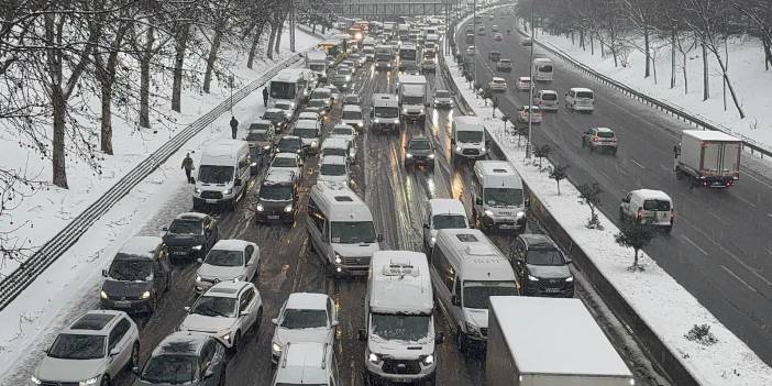 Valilik duyuru yaptı: İstanbul'da ağır taşıtların ve kuryelerin trafiğe çıkışı yasak!