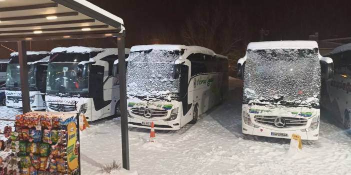 Kar doğuyu esir aldı: Yolcu otobüsleri kontak kapattı, yüzlerce kişi mahsur kaldı!