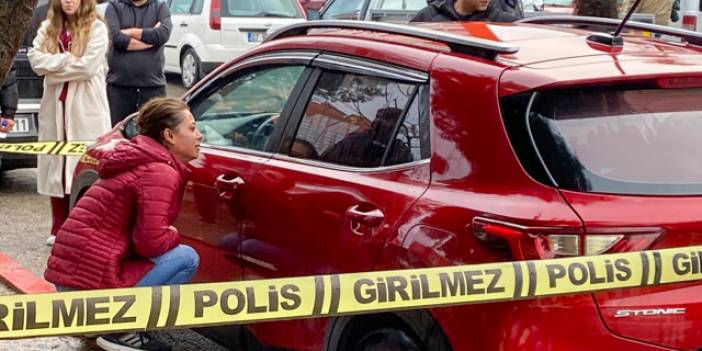 Aracında ölü bulunan eşinin başında feryat etti: Ne olur kalk aşkım...