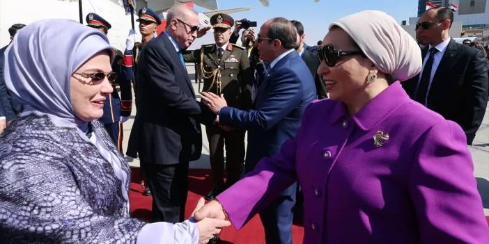 Cumhurbaşkanı Erdoğan Mısır'a gitti: Sisi ve heyeti tarafından karşılandı