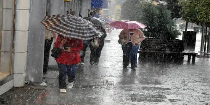 Meteoroloji uyardı: Şemsiyenizi yanınıza alın, sağanak yağış geliyor! Bugün hava nasıl, Cuma günü hava nasıl olacak?