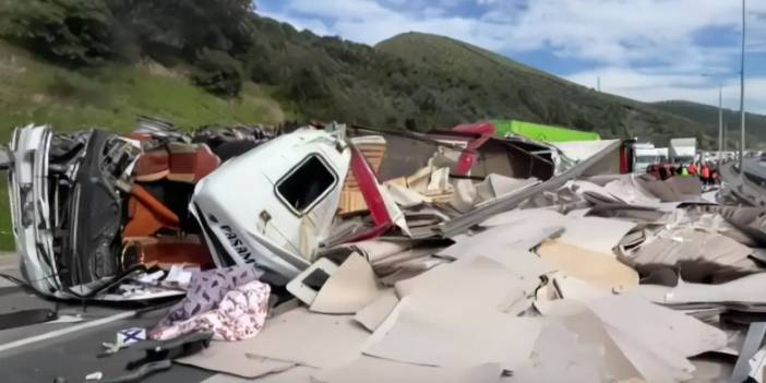 Kocaeli TEM Otoyolu savaş alanına döndü: İki tırın çarpışmasıyla zincirleme kazaya meydana geldi!