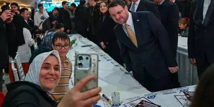 Bakan Gürlek Sultangazi Etkinlik Çadırında vatandaşlarla bir araya geldi