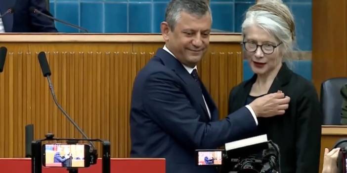 CHP'ye dönmek için bahaneyi buldu! Emine Ülker Tarhan, ''Mazot 80 TL olmuş, duydum geldim'' Emine Ülker Tarhan kimdir?