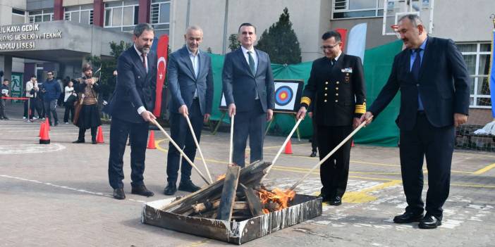 Pendik Kaymakamlığı, AHİSİAD ve Milli Eğitim Müdürlüğü İşbirliği İle Nevruz Bayramı Coşku İle Kutlandı