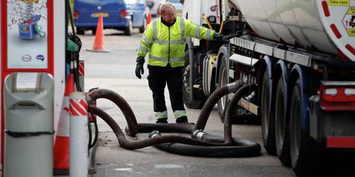 Petrol krizi büyüyor, İngiltere patlak verdi: Kısıtlamalar başladı, ünlü şirketten açıklama...