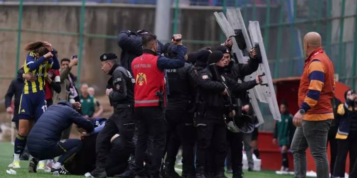 Fenerbahçe kadın futbon takımına çirkin saldırı, "İnşallah buradan sağ salim çıkarız''