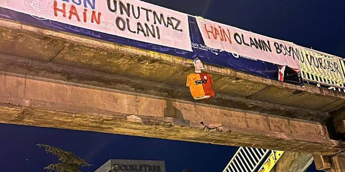 Trabzonspor- Galatasaray maçı öncesi tansiyon yükseldi: Trabzon'da Uğurcan Çakır'a olay pankart