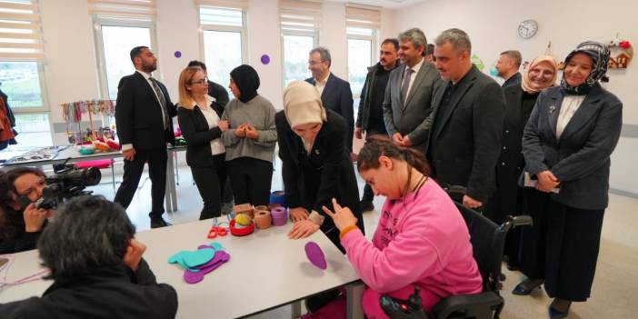 Bakan Göktaş Pendik Engelsiz Yaşam Merkezi’ni Ziyaret Etti