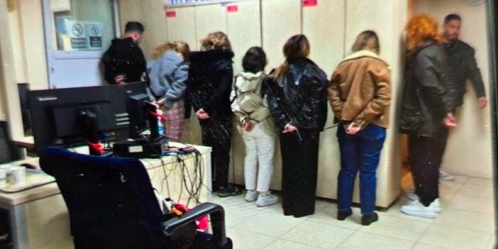 Polisle dalga geçen plaza çalışanlarının işine son verildi!