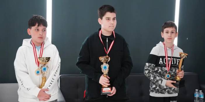 Tuzla’da 23 Nisan’a özel FIFA turnuvasında ödüller sahiplerini buldu