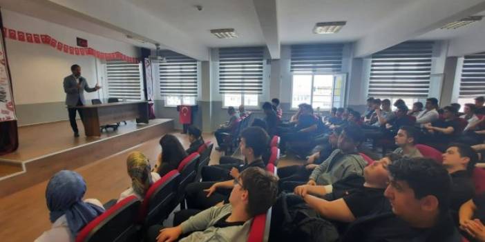 AHİSİAD Başkanı Çam gençlerle buluştu