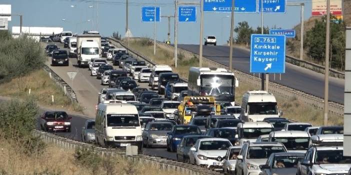 Bayram bitti, tatilcilerin dönüş tatilcilerin dönüş çilesi başladı: Tekirdağ ve İzmit yolunda trafik kilitlendi