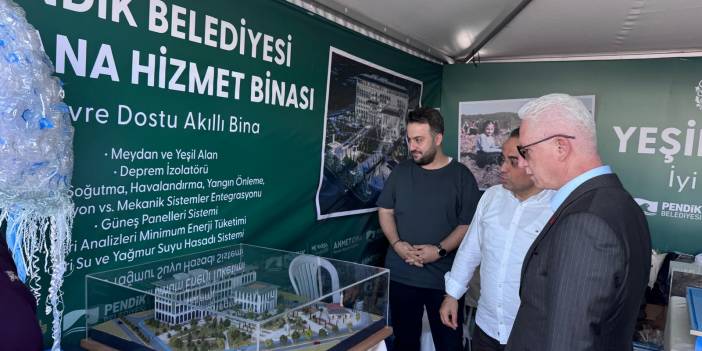 Vali Davut Gül, Pendik Belediyesi standını ziyaret etti