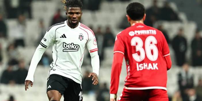 Beşiktaş'la yollarını ayırmıştı! Ünlü forvet şimdi Fenerbahçe'ye gidiyor
