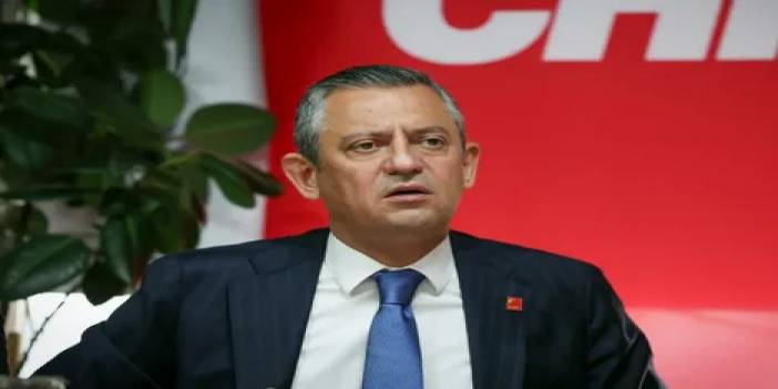 CHP'de büyük şok: Merkez yönetim kurulu düştü, Özgür Özel ekibinden 28 isim Parti Meclisi'nden istifa etti!