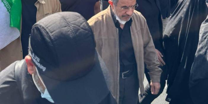 ABD saldırılarında öldüğü iddia edilmişti: Ahmedinejad, Hamaney'in cenaze töreninde ortaya çıktı!