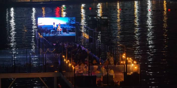 Tuzla Mekan İskele'de yıldızların altında sinema keyfi