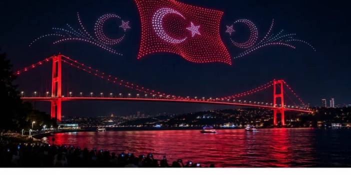 15 Temmuz'un 10. yılında 1500 dronlu ışık gösterisi izleyenleri cezbetti