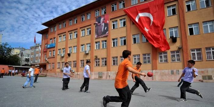İstanbul Valisi Davut Gül'den kaymakamlıklara yazı: Okullara mescid açılacak