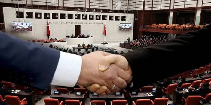 Siyaset dünyasından son dakika: İki parti birleşme kararı aldı!