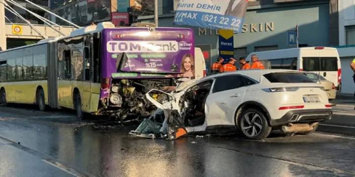 İETT otobüsüne çarpan otomobilde can pazarı: Sıkışan 3 kişi hayatını kaybetti!
