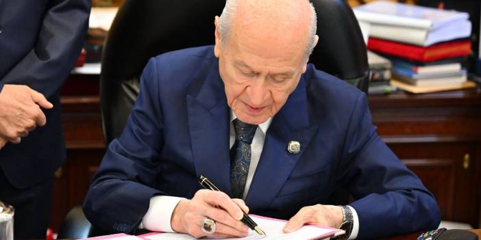 Çerçeve yasa imzasından sonra Bahçeli'den, Demirtaş ve Öcalan hakkında açıklama geldi