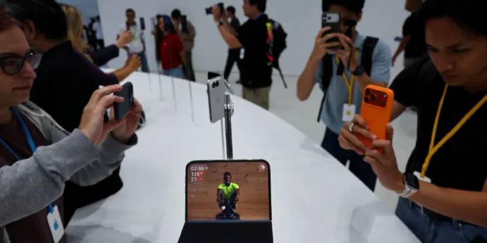 iPhone'dan akıllara zarar yenilik! “İlklerin telefonu” olarak ultra teknoloji Duo'da!