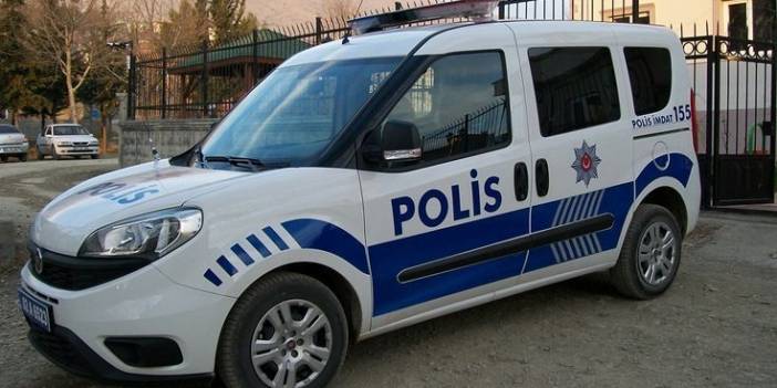 Adana Seyhan'da ortaokulda bıçaklı saldırı: Kız öğrenci arkadaşını "Sen benim dedikodumu yaptın" diyerek yaraladı!