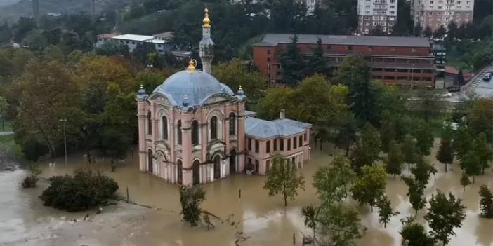 İstanbul'daki tarihi cami de selden nasibini aldı!