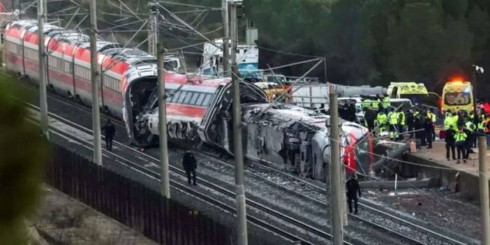İspanya'da dehşet kaza: Yüksek hızlı trenler çarpıştı, 46 kişi öldü, 150 yaralı var...