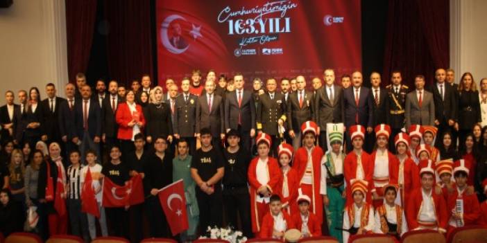 Cumhuriyet Bayramı Coşkusu Pendik'te Yunus Emre Kültür Merkezi'nde Yaşandı...