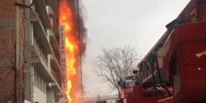 İzmir'de Büyük Yangın! Pencereden Atlıyorlar!